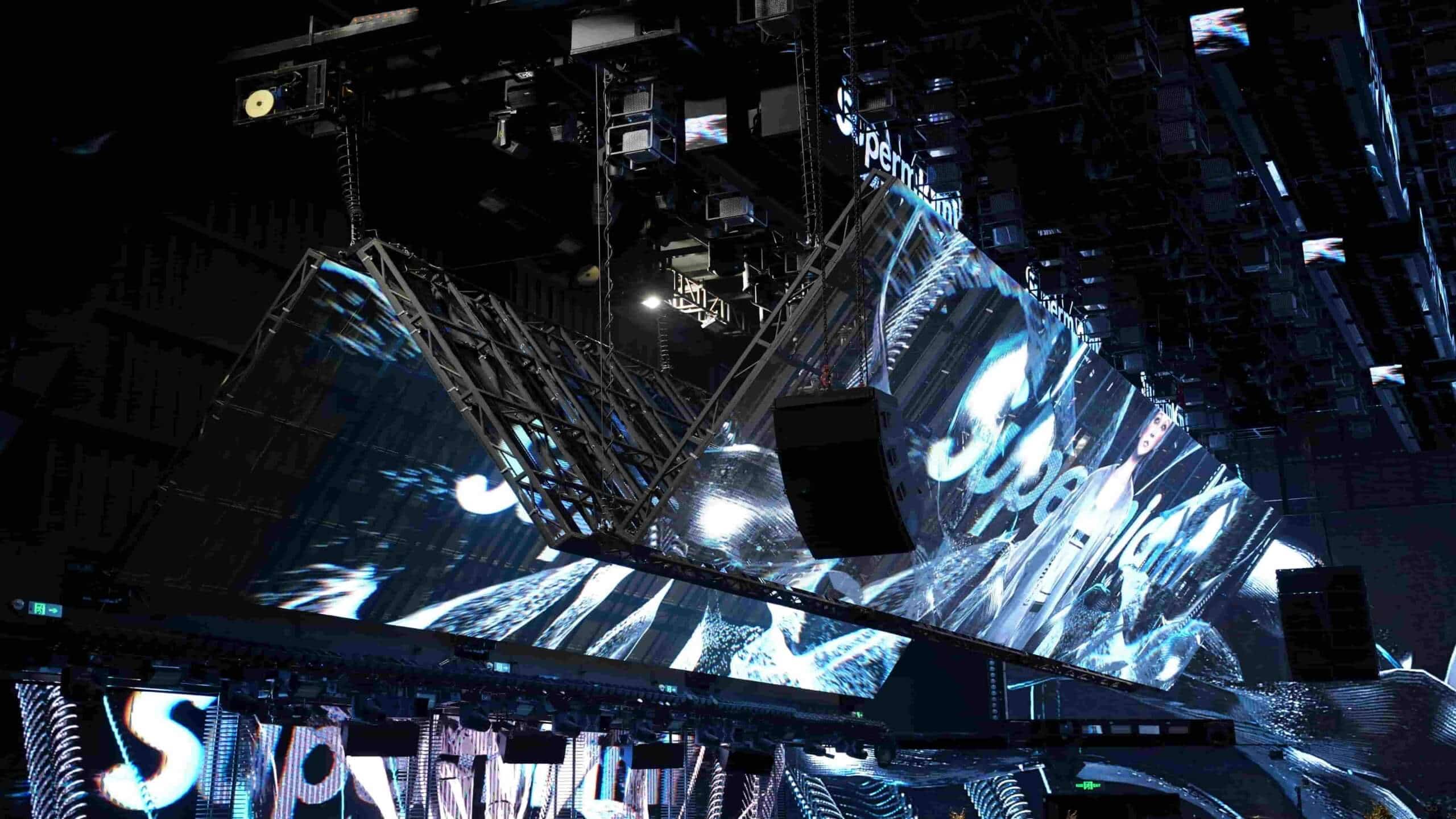 ملهى ليلي ضخم في ميامي في هاينان - مسار طويل المدى وتنسيق متعدد المصاعد