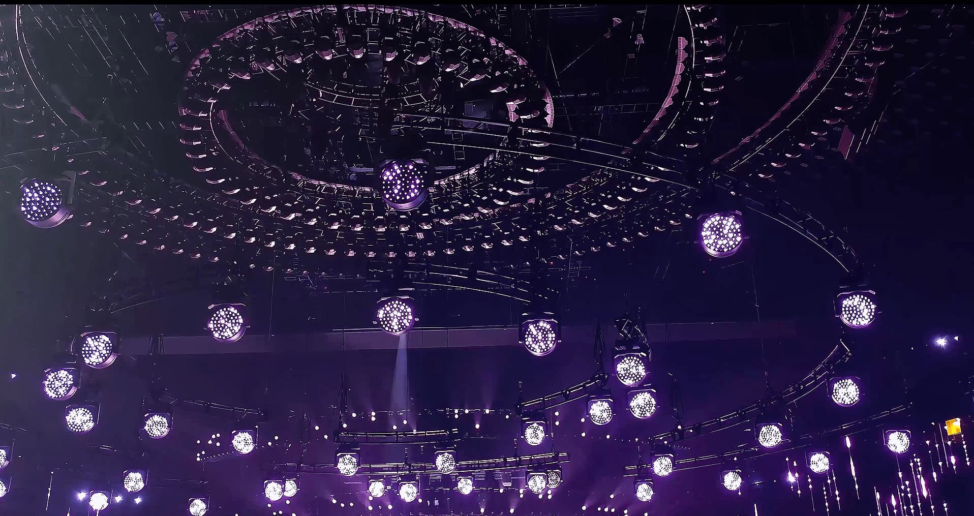 YZDITEC &mdash; 2025 Bilibili New Year Gala (Stage Mechanics)