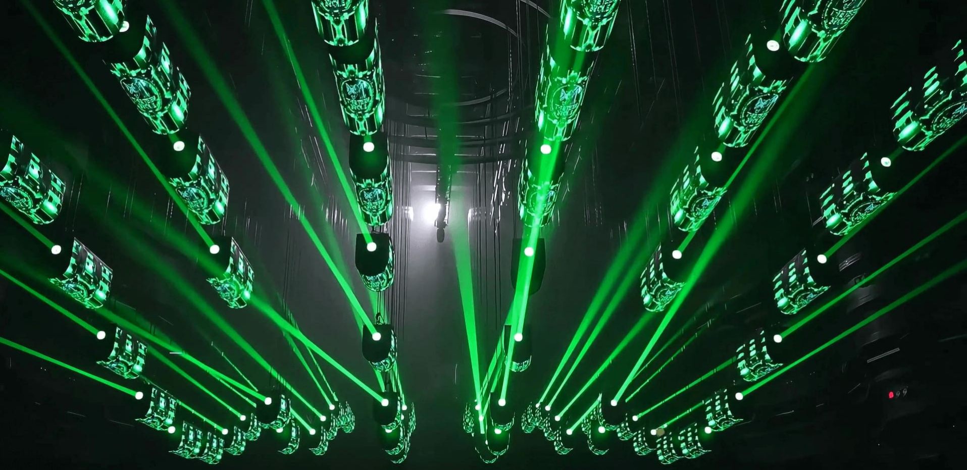 Multi-axis lifting sync